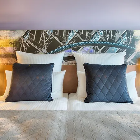 Leonardo East Hotel 4*