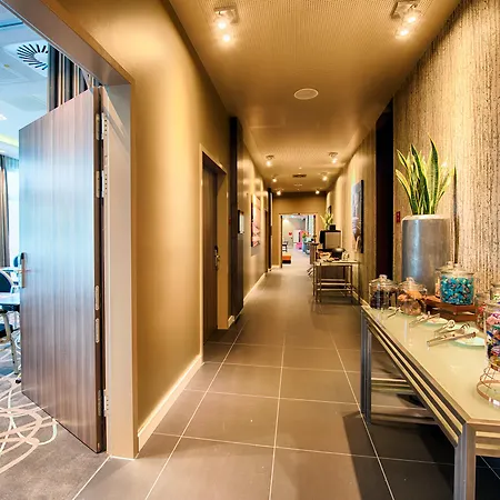 Leonardo East 4*