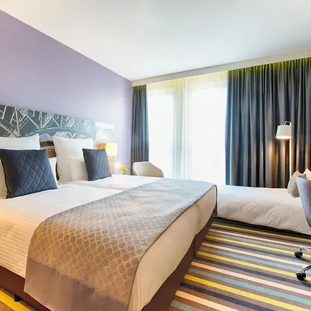 Leonardo East 4*