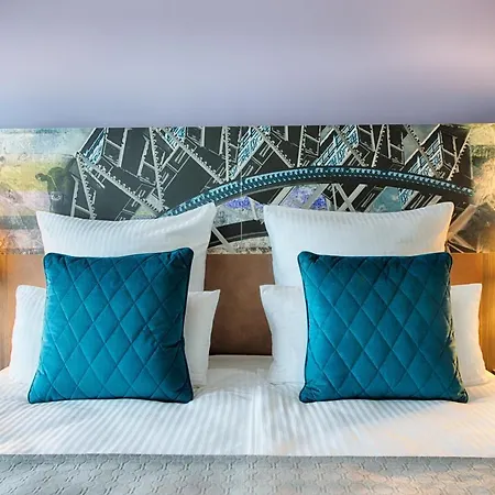 Leonardo East 4*