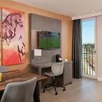 Leonardo East 4*