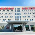 Hotel Leonardo East 4*
