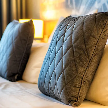 Hotel Leonardo East 4*