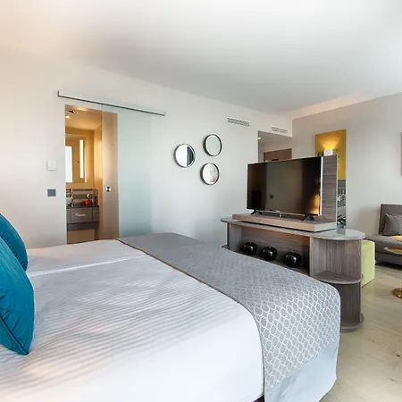 Leonardo East 4*