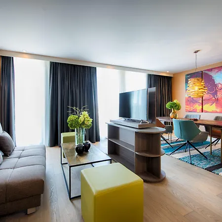 Szálloda Leonardo East