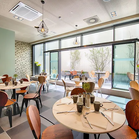 Hotel Leonardo East 4*