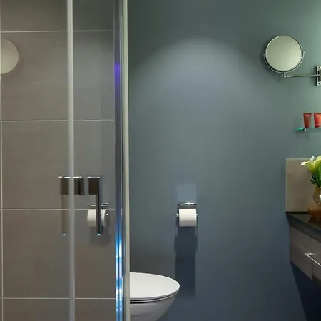 Leonardo East Hotel 4*