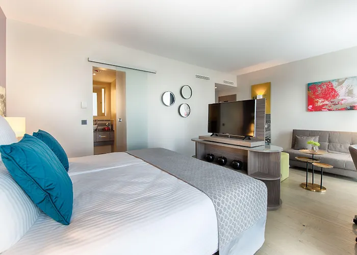 Leonardo East 4*