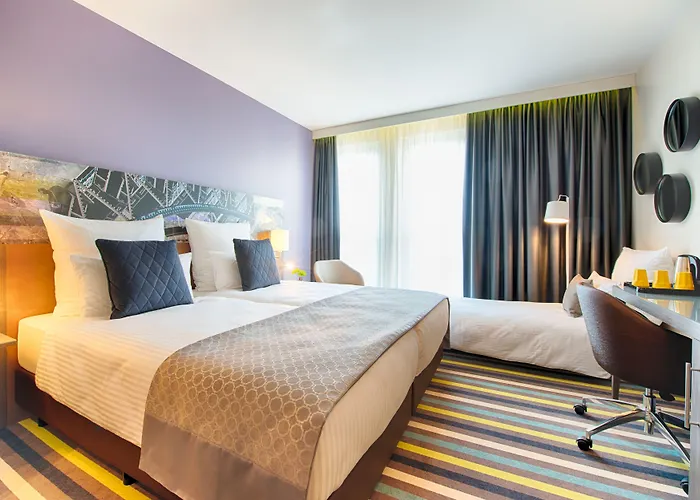 Hotel Leonardo East 4*