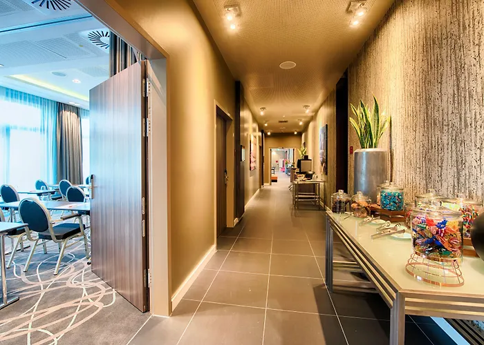 Hotel Leonardo East 4*