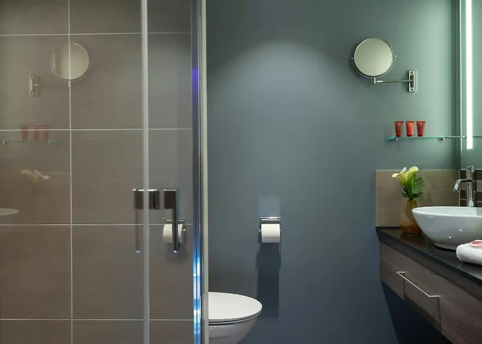 Leonardo East Hotel 4*