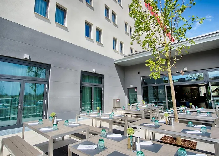 Hotel Leonardo East 4*