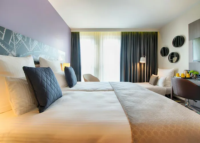 Hotel Leonardo East 4*
