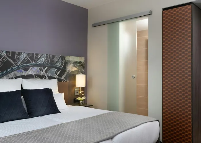 Hotel Leonardo East