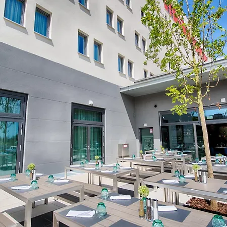 Leonardo East Hotel 4*