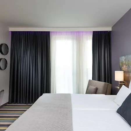 Hotel Leonardo East 4*
