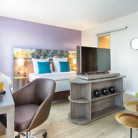 Leonardo East 4*