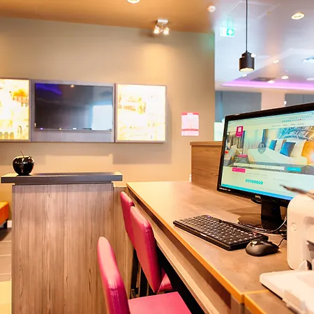 Leonardo East Отель 4*