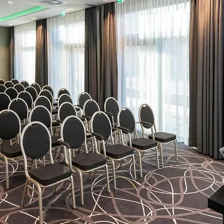Leonardo East Отель 4*