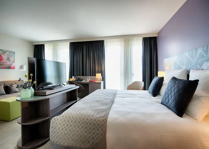 Leonardo East Отель 4*