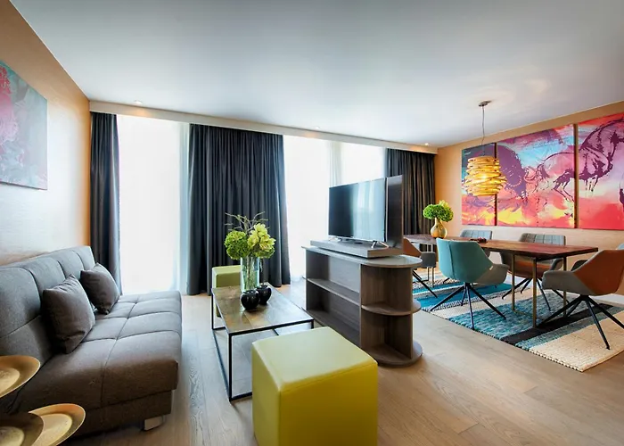 Leonardo East Отель 4*