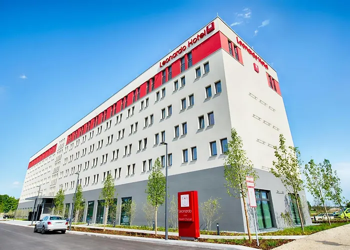 Отель Leonardo East