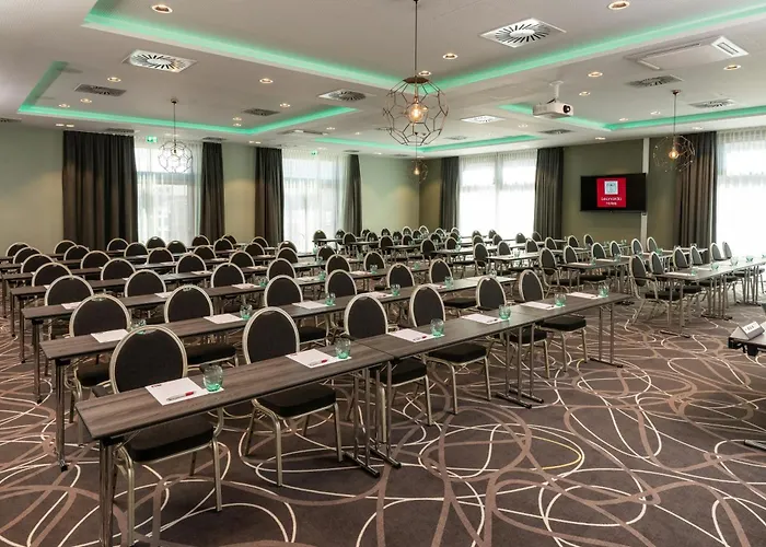 Отель Leonardo East 4*