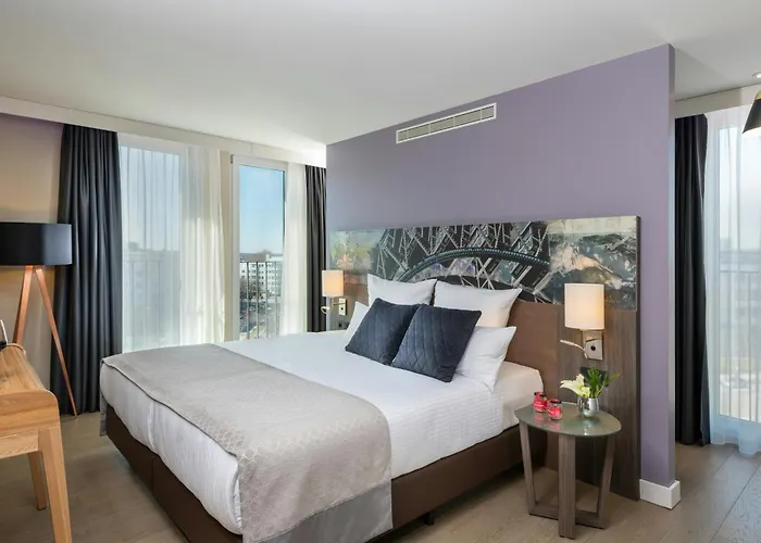 Leonardo East Отель 4*